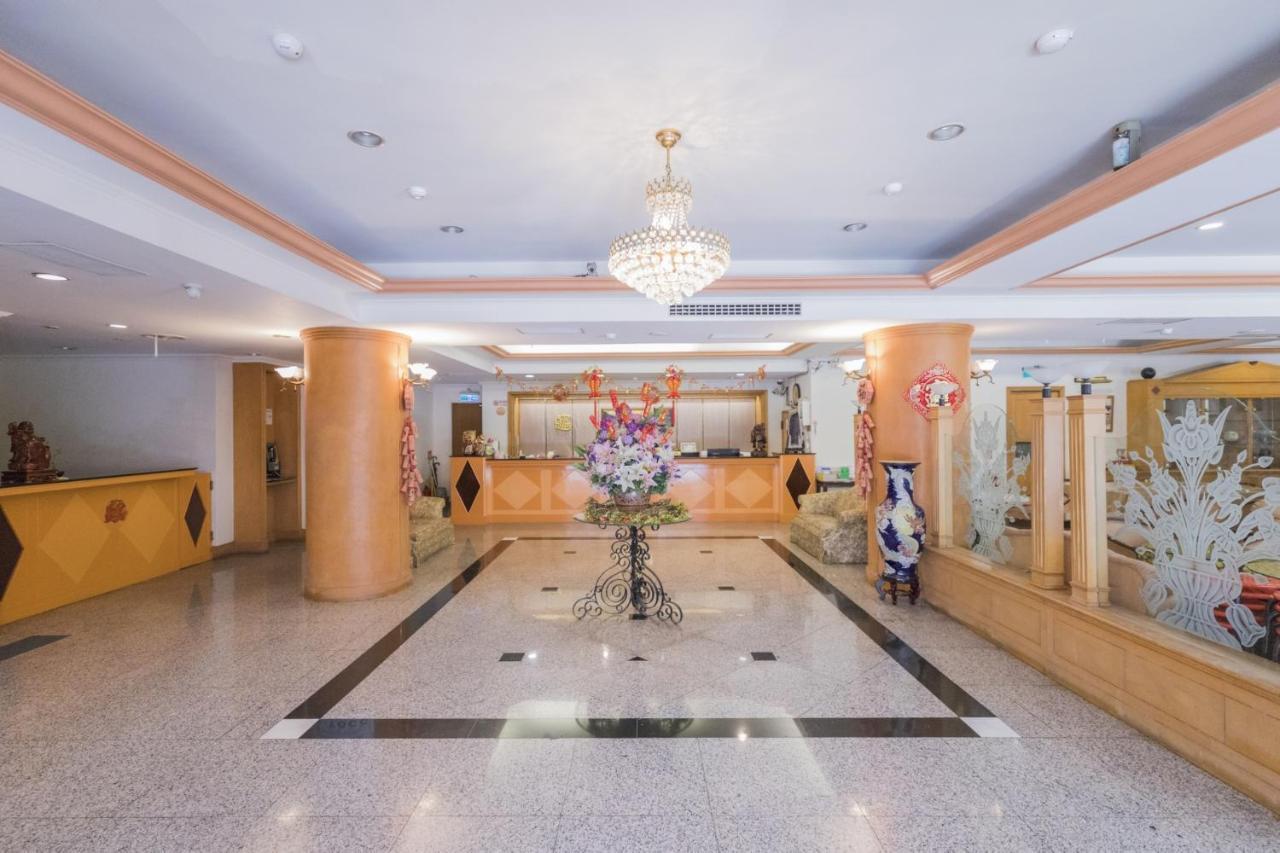 Tzu Chi Hotel Pingtung Екстер'єр фото