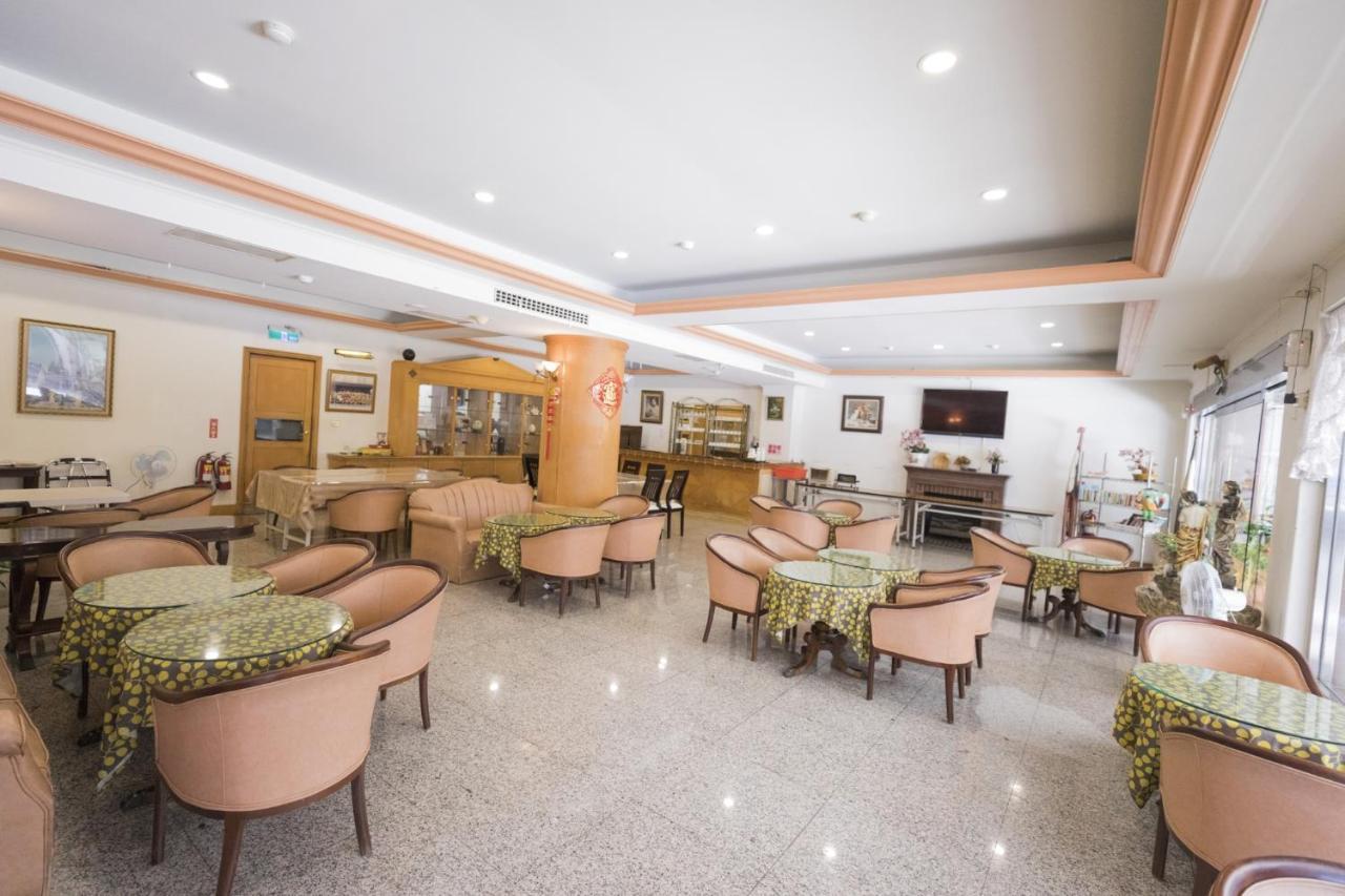 Tzu Chi Hotel Pingtung Екстер'єр фото