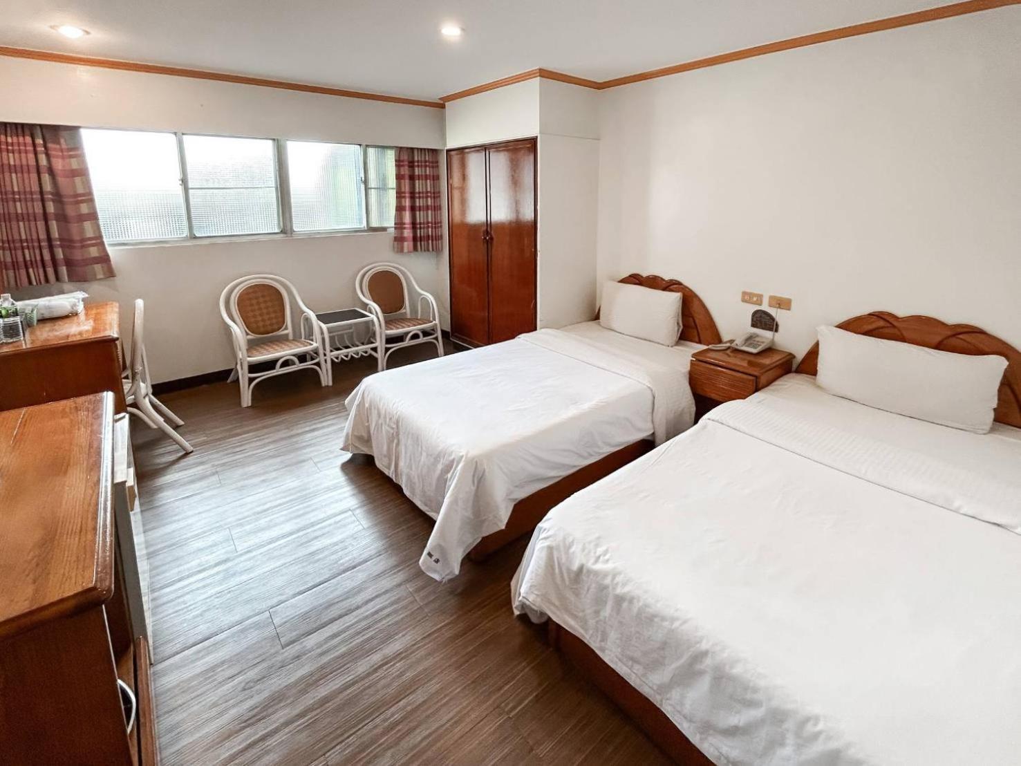 Tzu Chi Hotel Pingtung Екстер'єр фото